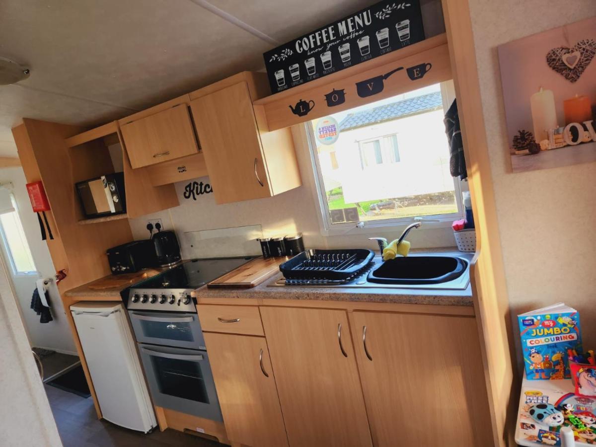 Отель Comfy Caravan On Marine Park Рил Экстерьер фото