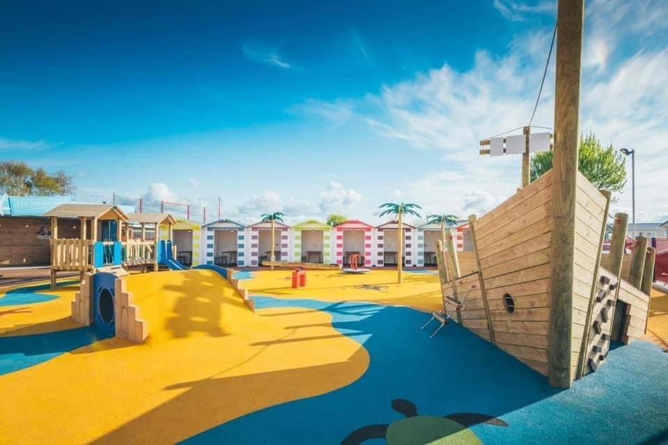 Отель Comfy Caravan On Marine Park Рил Экстерьер фото