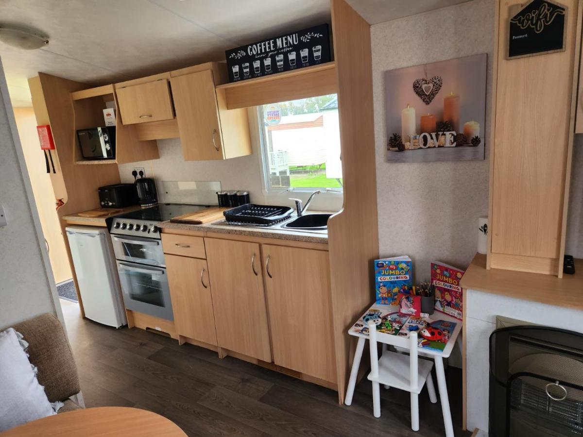 Отель Comfy Caravan On Marine Park Рил Экстерьер фото