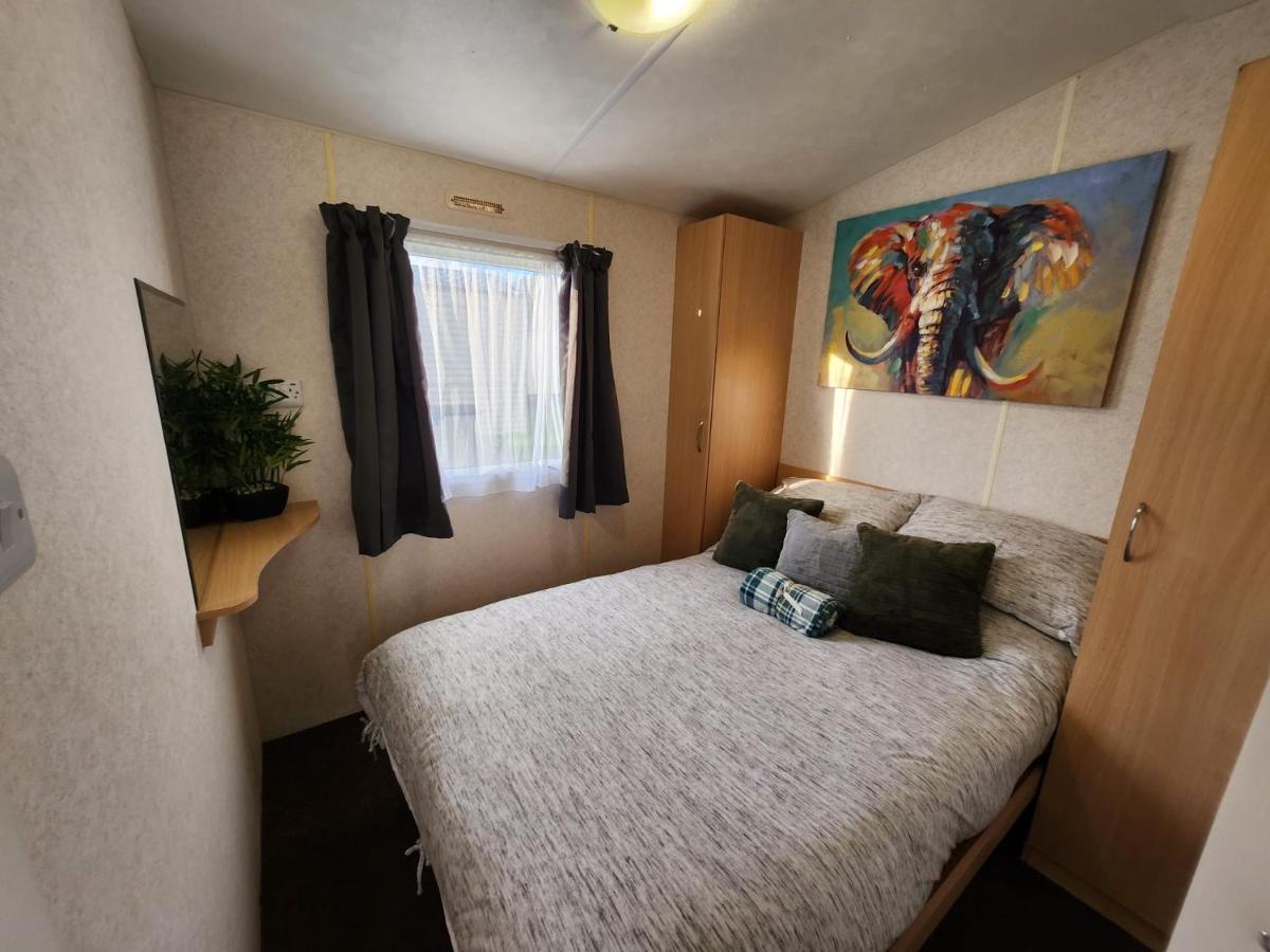 Отель Comfy Caravan On Marine Park Рил Экстерьер фото